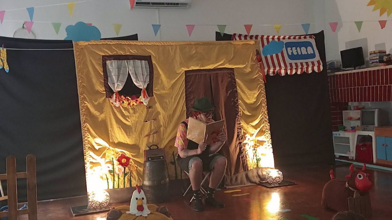 Companhia de teatro MINIATRO visitou a EB e JI de Cano
