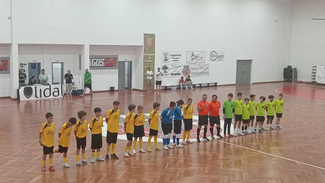 Jogo inicial do Torneio de Futsal de Fronteira