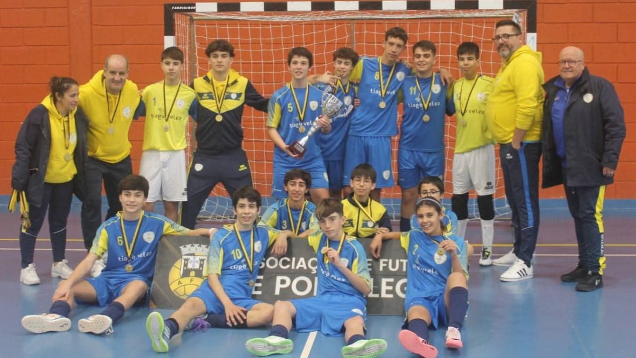 Equipa Iniciados de futsal da UDCS é Campeã Distrital