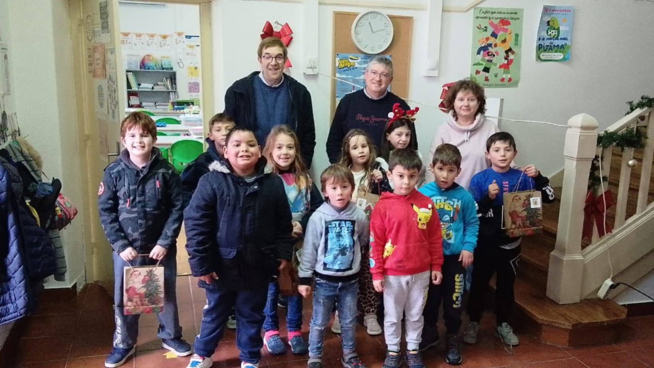 Junta de Freguesia ofereceu prenda de Natal às crianças