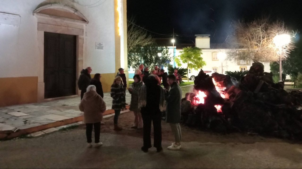 Cumpriu-se a tradição do "Lume de Natal" junto à Igreja Matriz