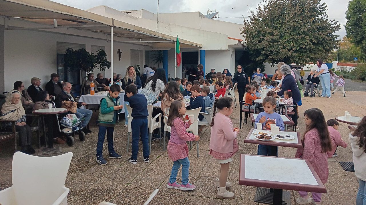 Manhã de S. Martinho no Lar da Terceira Idade de Cano