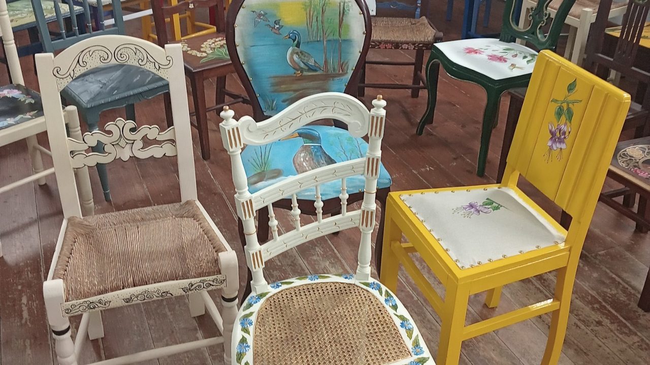 Pinturas em Cadeiras na Associação Cultural e Desportiva de Cano