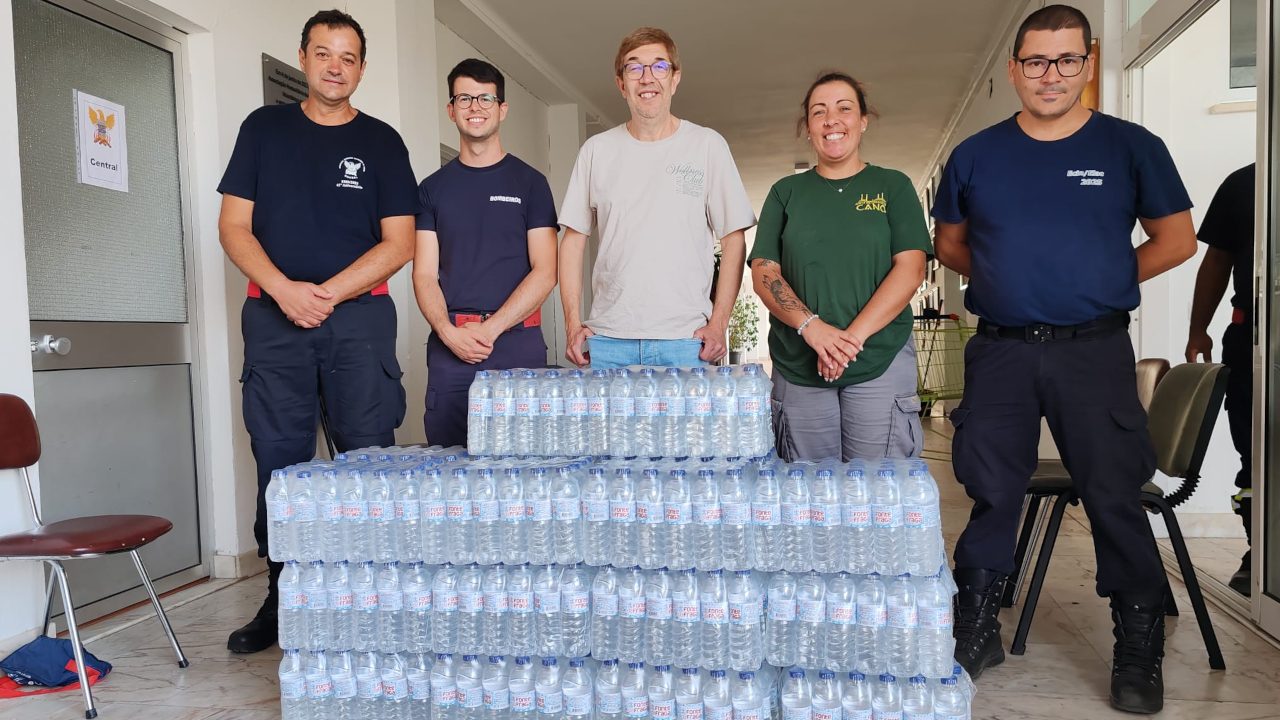 Oferta de 600 garrafas de água aos Bombeiros Voluntários de Sousel